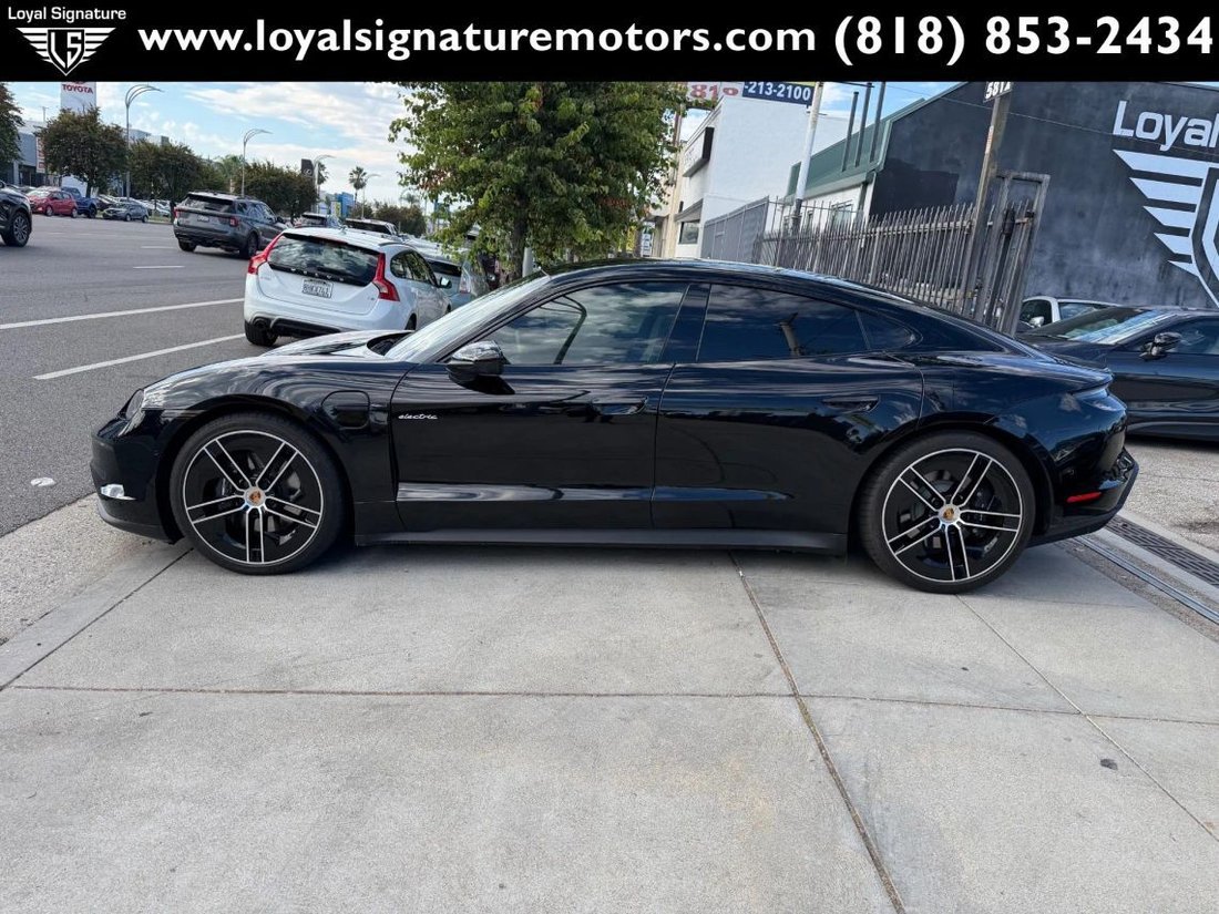 Sedan in Van Nuys, CA, United States 4 - 18262721