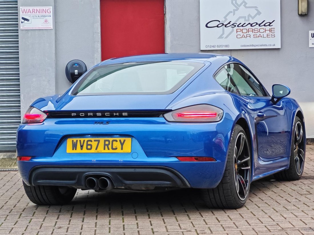 Coupe in Cheltenham, United Kingdom 1 - 18260200