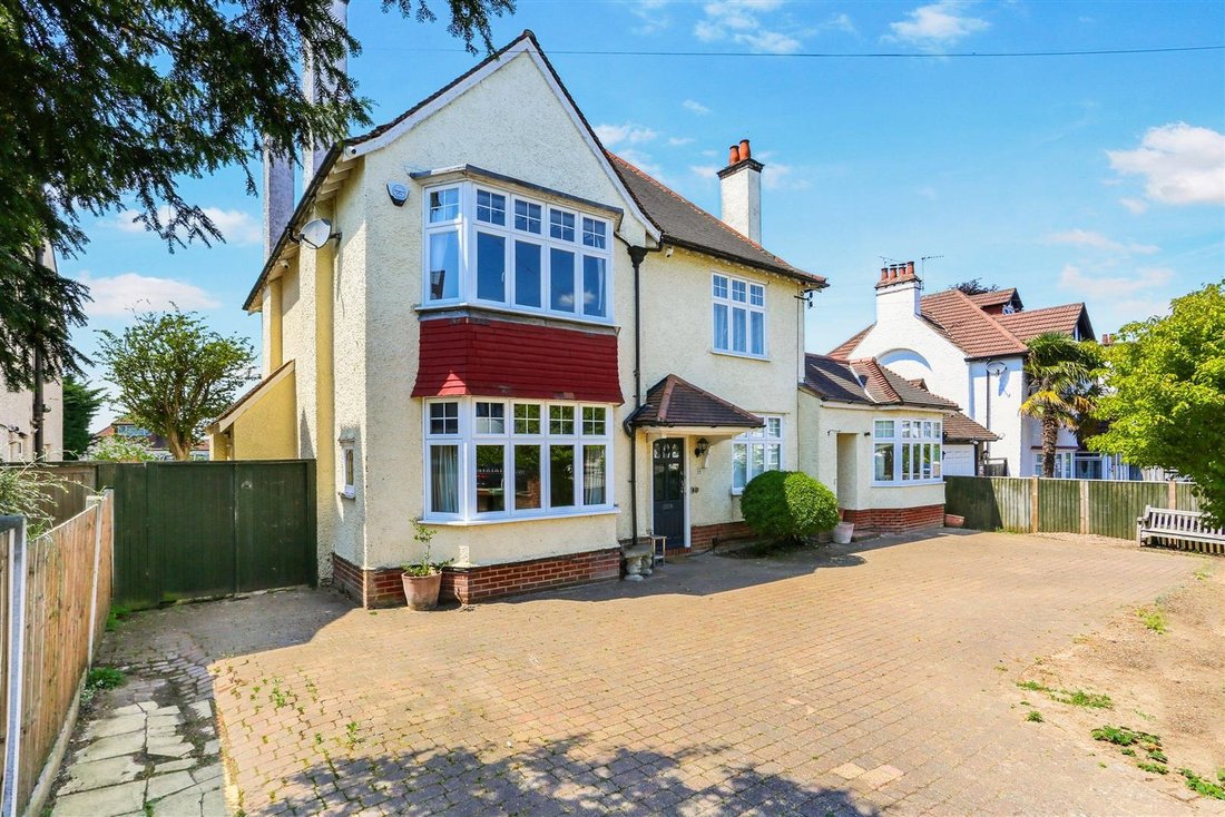 House in London Borough of Sutton, England 1 - 18265381