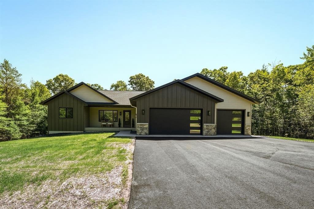 House in Eau Claire, Wisconsin, United States 1 - 17788089