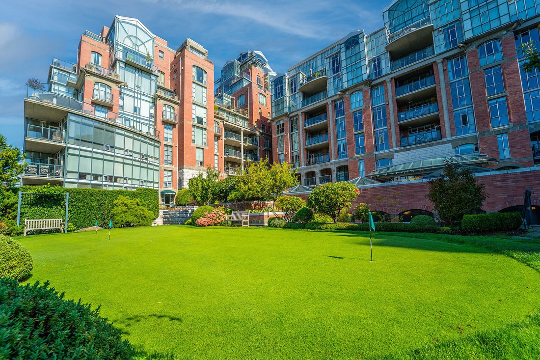 Condo in Victoria, British Columbia, Canada 2 - 18262408