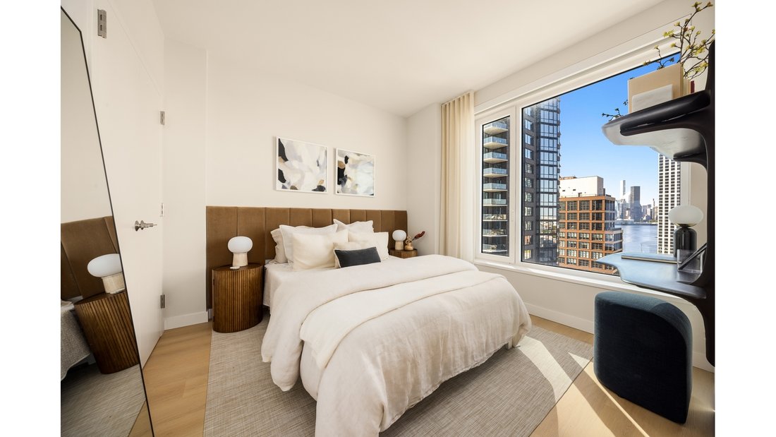 New York, New York, United States 3 - 18261780