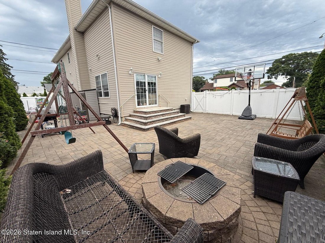 House in Elmont, New York, United States 3 - 18260156