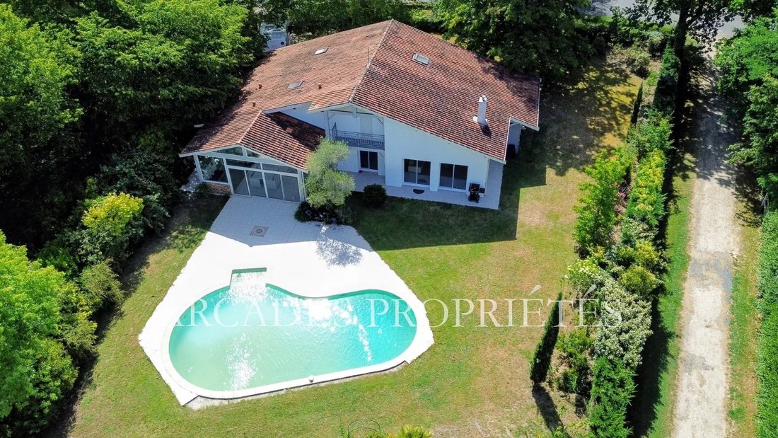 House in Saint-Sulpice-et-Cameyrac, Nouvelle-Aquitaine, France 1 - 17549939