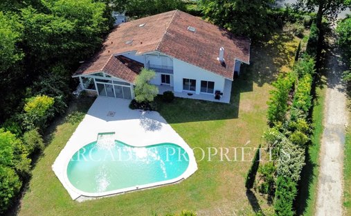 House in Saint-Sulpice-et-Cameyrac, Nouvelle-Aquitaine, France 1