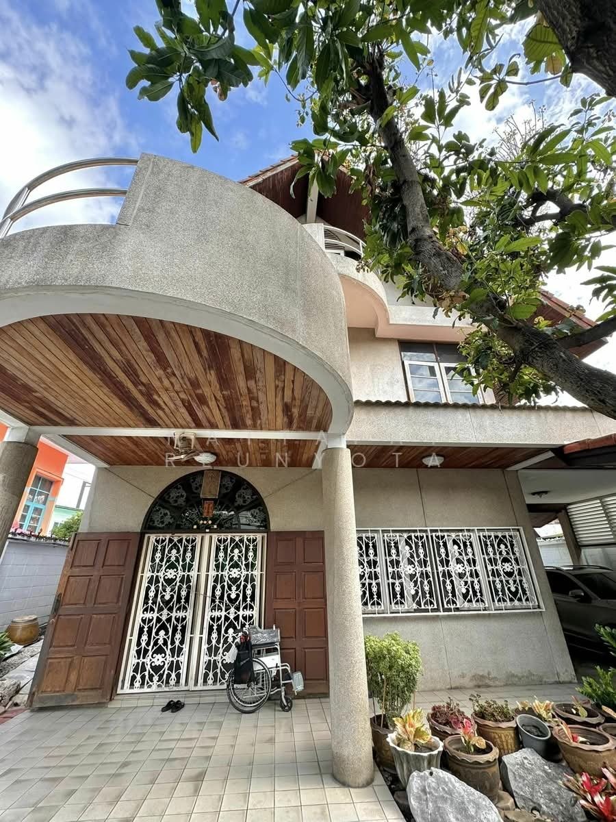 House in Chong Nonsi, Krung Thep Maha Nakhon, Thailand 1 - 18262497