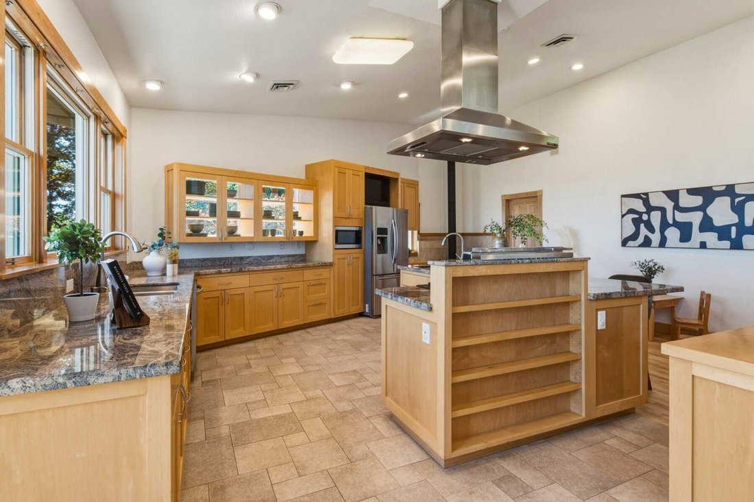 House in Lake Oswego, Oregon, United States 5 - 18262893