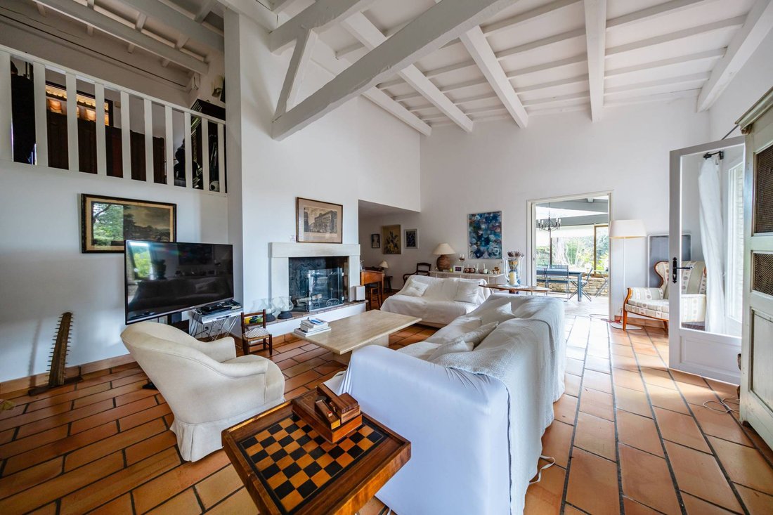 Estate in Gordes, Provence-Alpes-Côte d'Azur, France 4 - 18261353