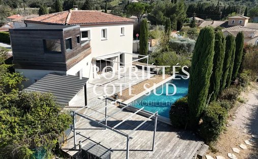 Villa in Charbonnières-Montagnié, Villeneuve-lès-Avignon, France 1