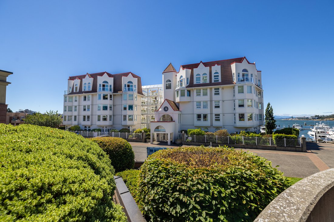 Condo in Victoria, British Columbia, Canada 2 - 18262394
