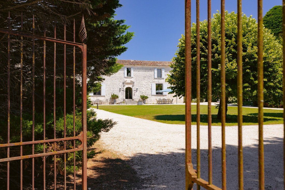 Estate in Chaillevette, Nouvelle-Aquitaine, France 1 - 18261208
