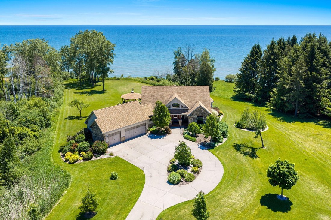 House in Manitowoc, Wisconsin, United States 1 - 18260968