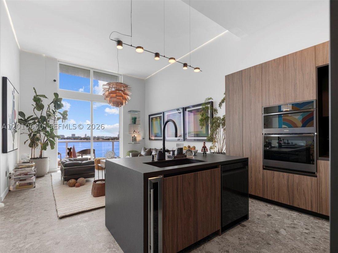 Condo in Miami, Florida, United States 5 - 17812282