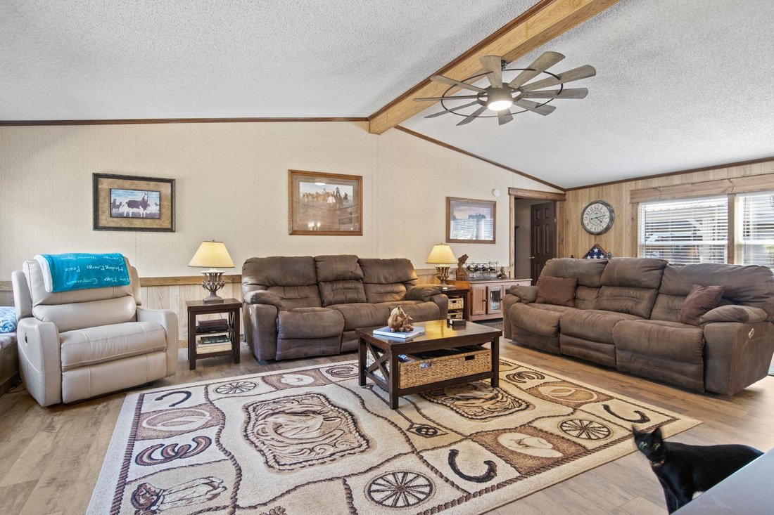 Avinger, Texas, United States 2 - 18262954
