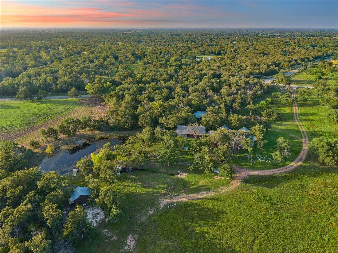 Farm Ranch in Carmine, Texas, United States 1 - 17993399