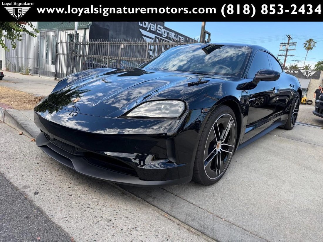 Sedan in Van Nuys, CA, United States 3 - 18262721
