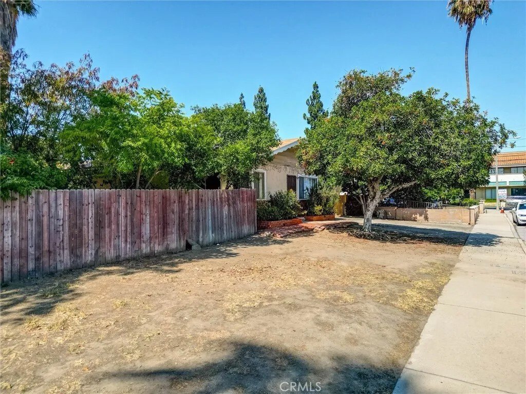 Corona, California, United States 5 - 18184931