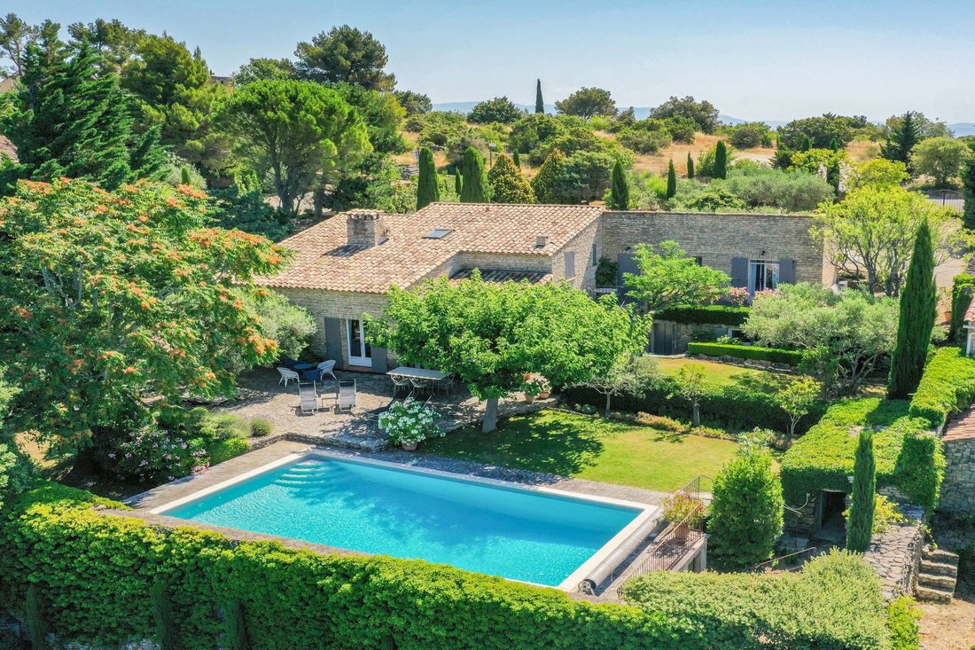 Estate in Gordes, Provence-Alpes-Côte d'Azur, France 1 - 18261353