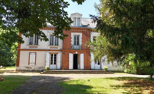 Château à Saint-Nauphary, Occitanie, France 1