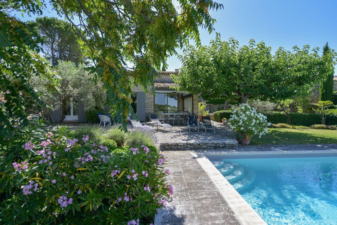 Estate in Gordes, Provence-Alpes-Côte d'Azur, France 2 - 18261353