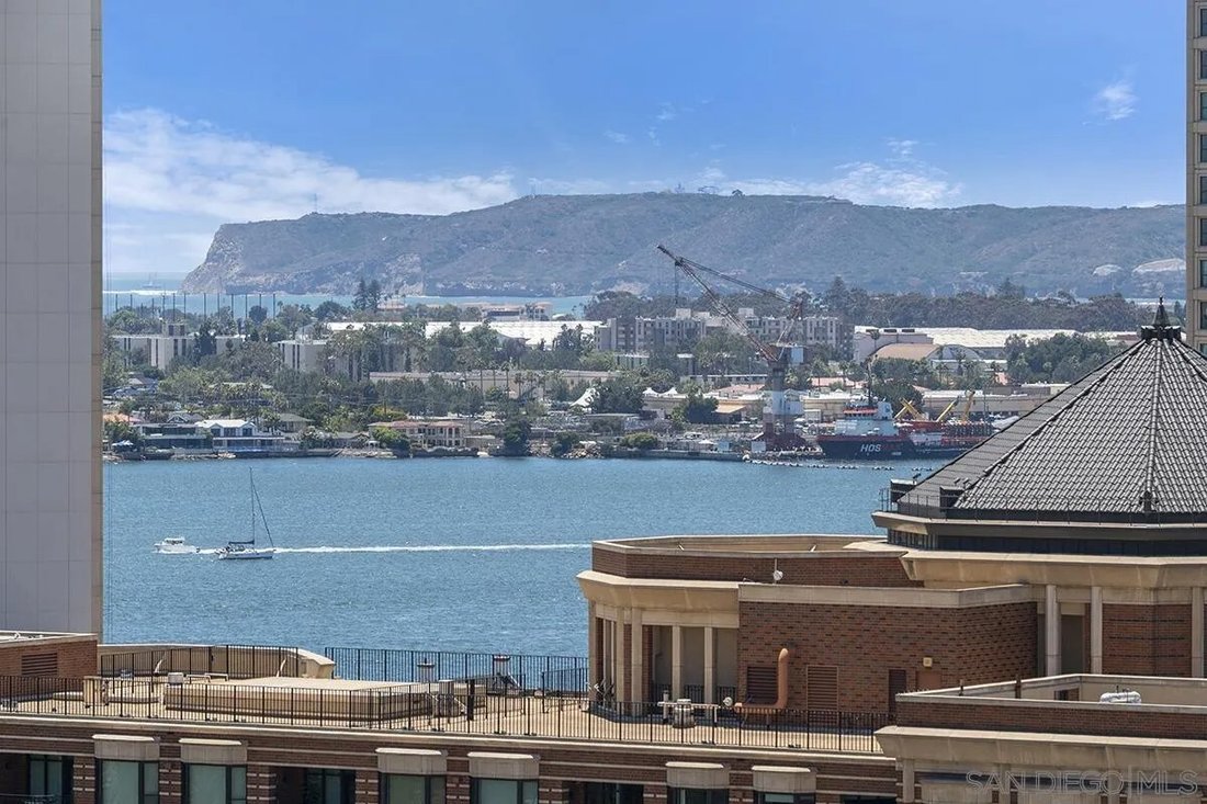 Condo in San Diego, California, United States 4 - 18264752