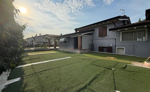 Villa in Trenzano, Lombardy, Italy 1