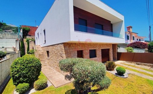 House in Lordelo, Braga, Portugal 1