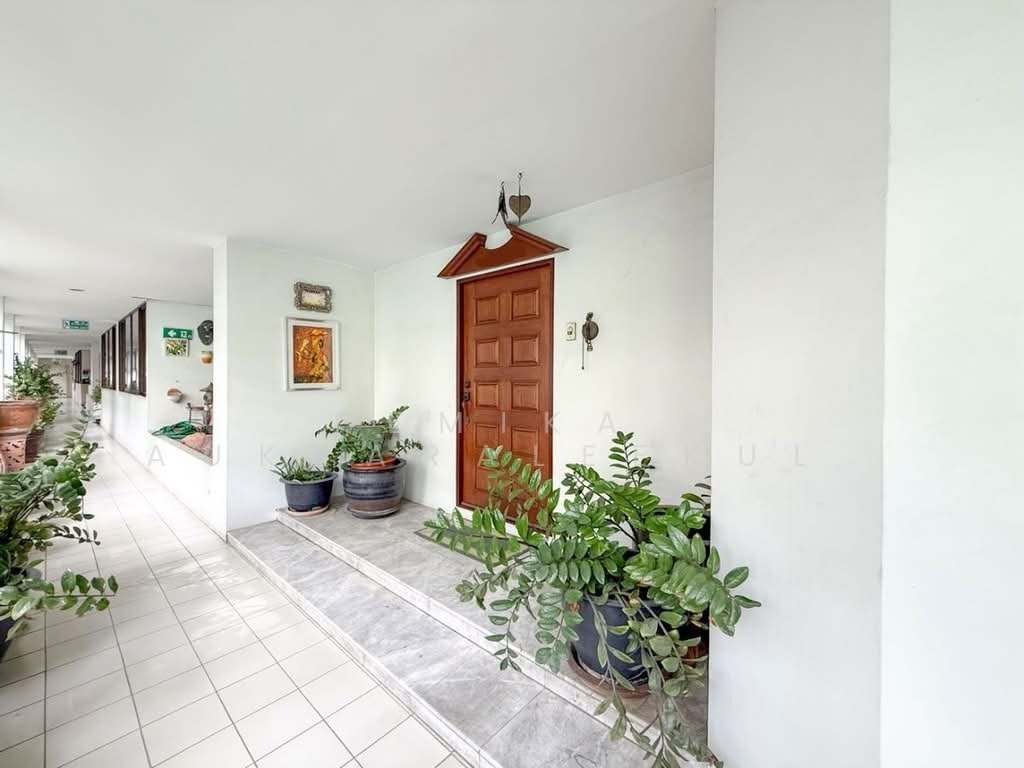 Condo in Thung Phaya Thai, Bangkok, Thailand 1 - 18262246