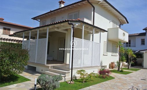 Villa in Tonfano, Pietrasanta, Italy 1