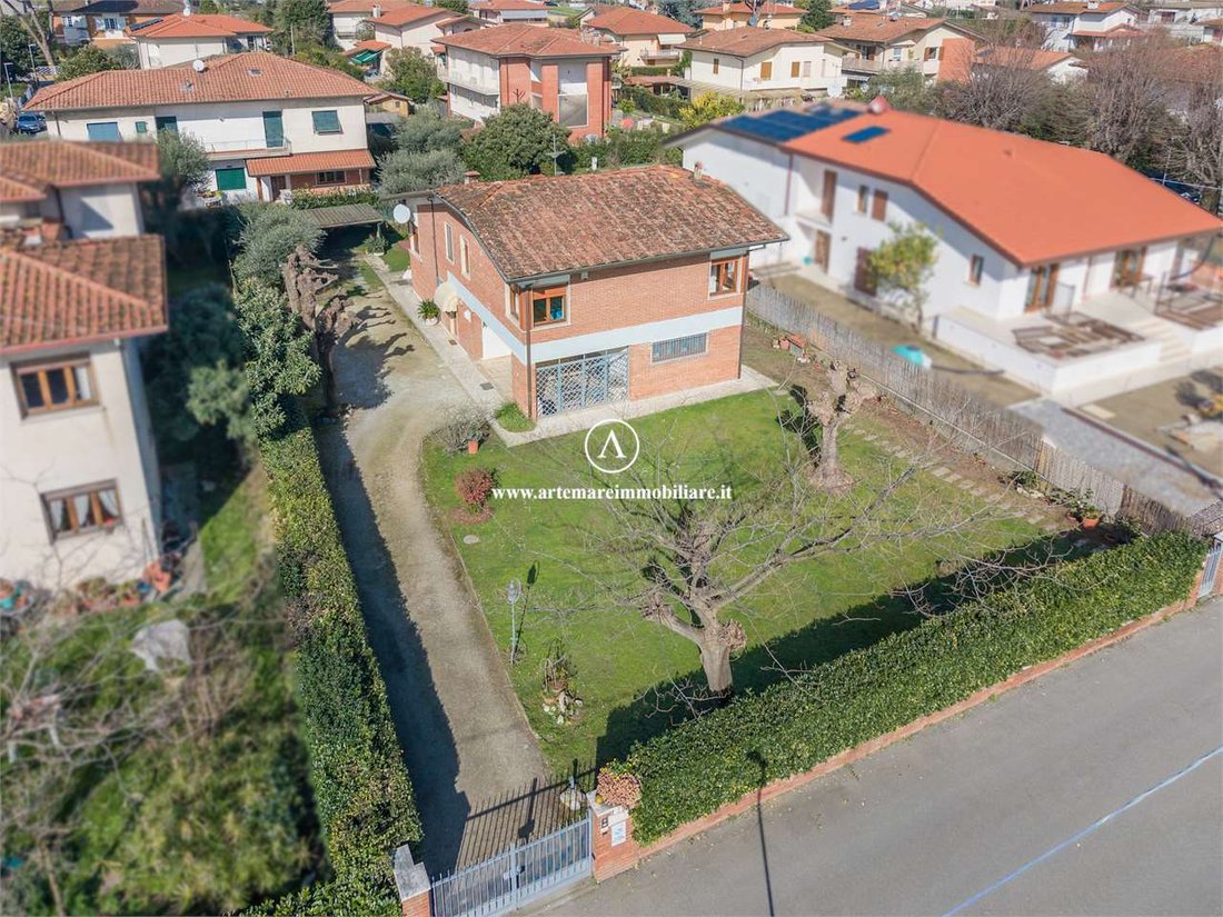 Villa in Caranna-Vaiana, Forte dei Marmi, Tuscany 1 - 18258018