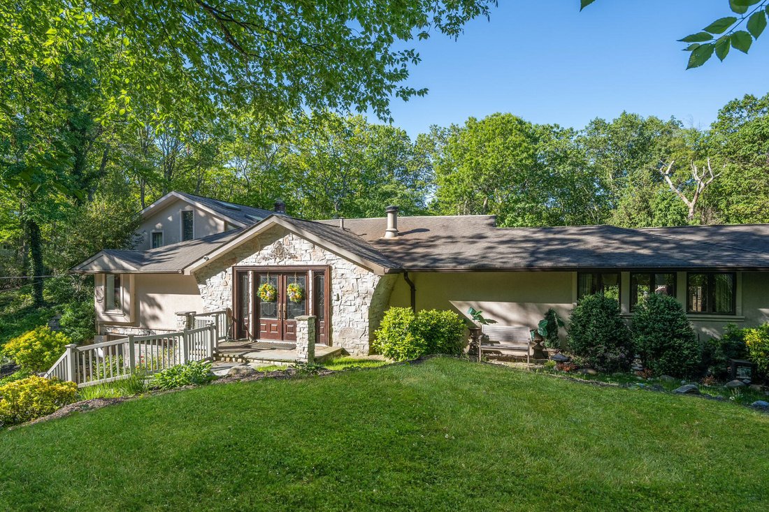 House in Laurel Hollow, New York, United States 1 - 18239729