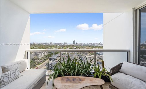 Condo in Miami Beach, Florida, United States 1