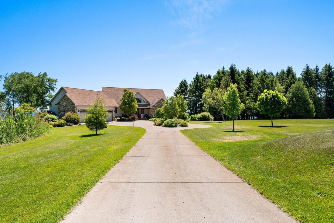 House in Manitowoc, Wisconsin, United States 5 - 18260968