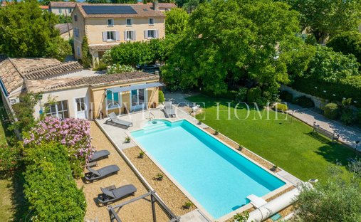 Estate in Secteur Sud, Pernes-les-Fontaines, France 1