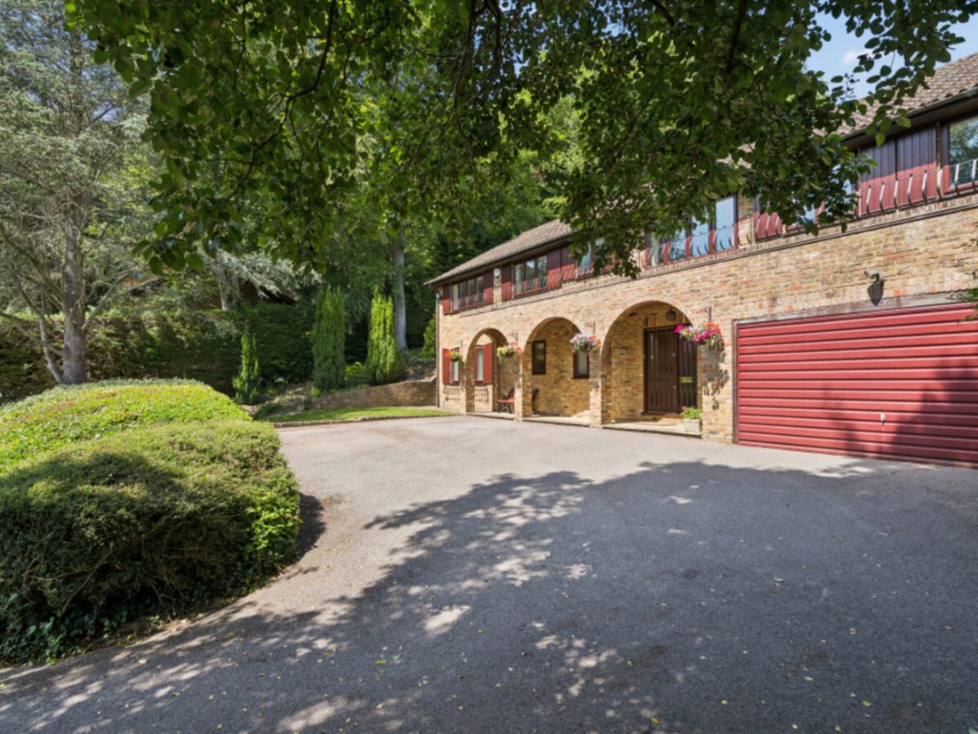House in Hazlemere, England 2 - 18266325