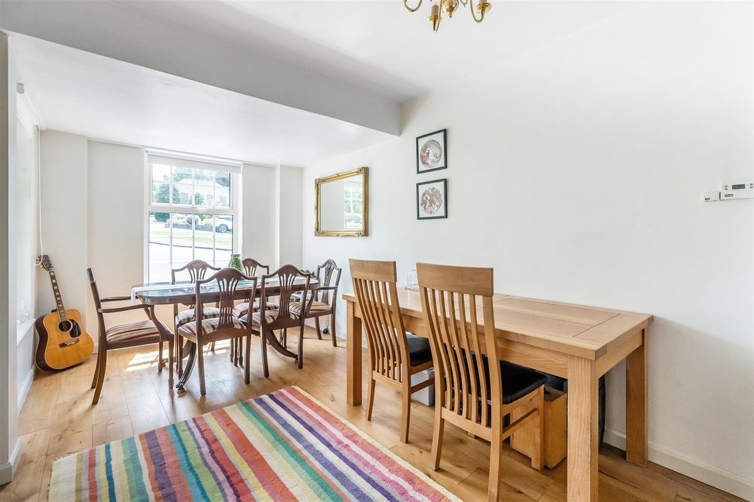 House in Hawks Hill, Fetcham, England 5 - 18260321