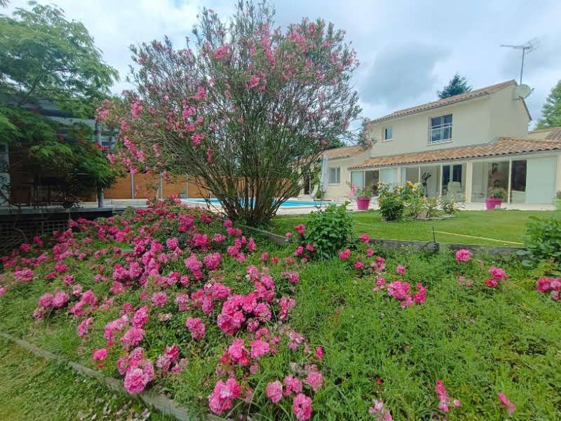 Estate in Est, Coutras, France 1 - 18261317