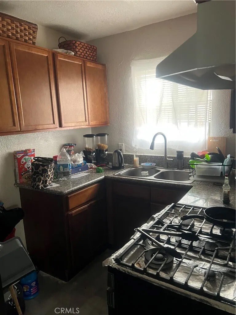Los Angeles, California, United States 3 - 18264929