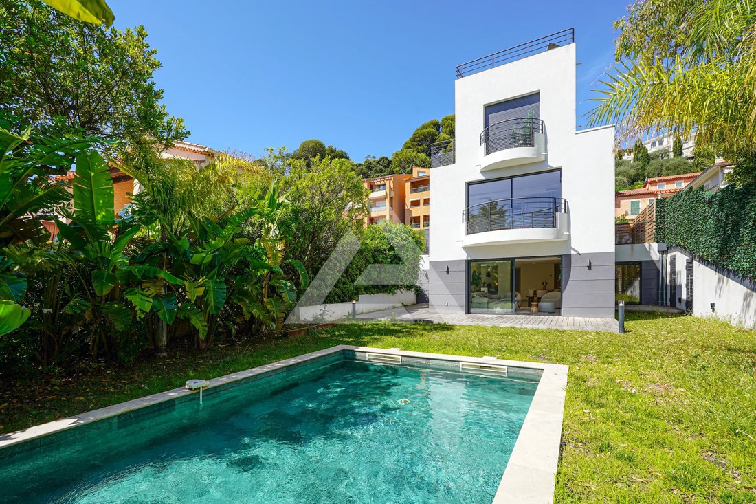 Villa in Saint-Jean-Cap-Ferrat, Provence-Alpes-Côte d'Azur, France 4 - 13739677