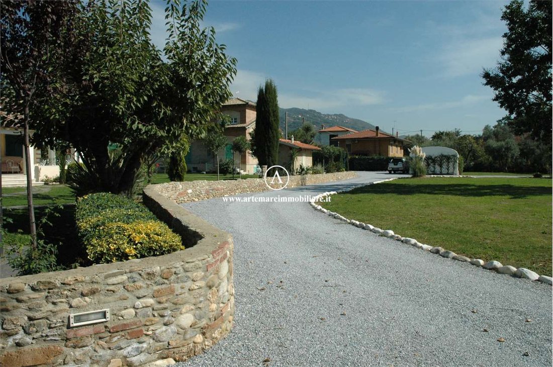 Villa in Seravezza, Tuscany, Italy 3 - 12916725