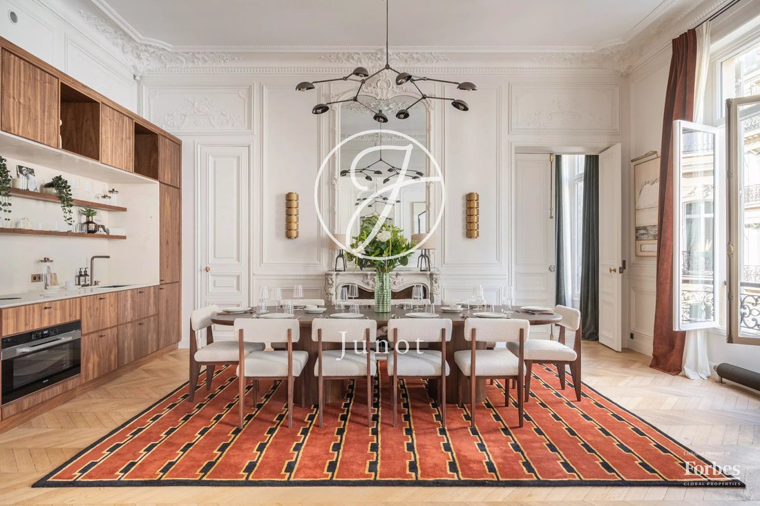 Apartment in Triangle d'Or, Paris 8e Arrondissement, Paris 2 - 18260348
