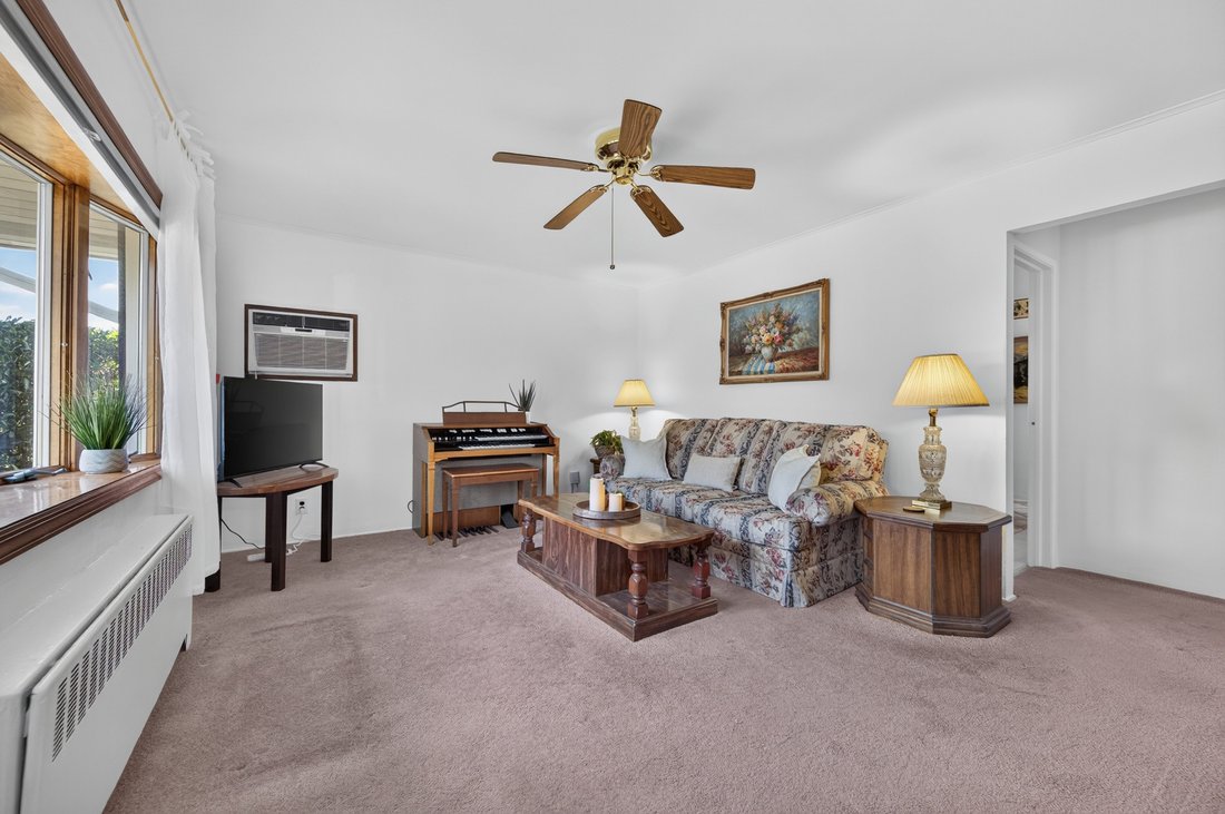 House in Hicksville, New York, United States 4 - 18262899