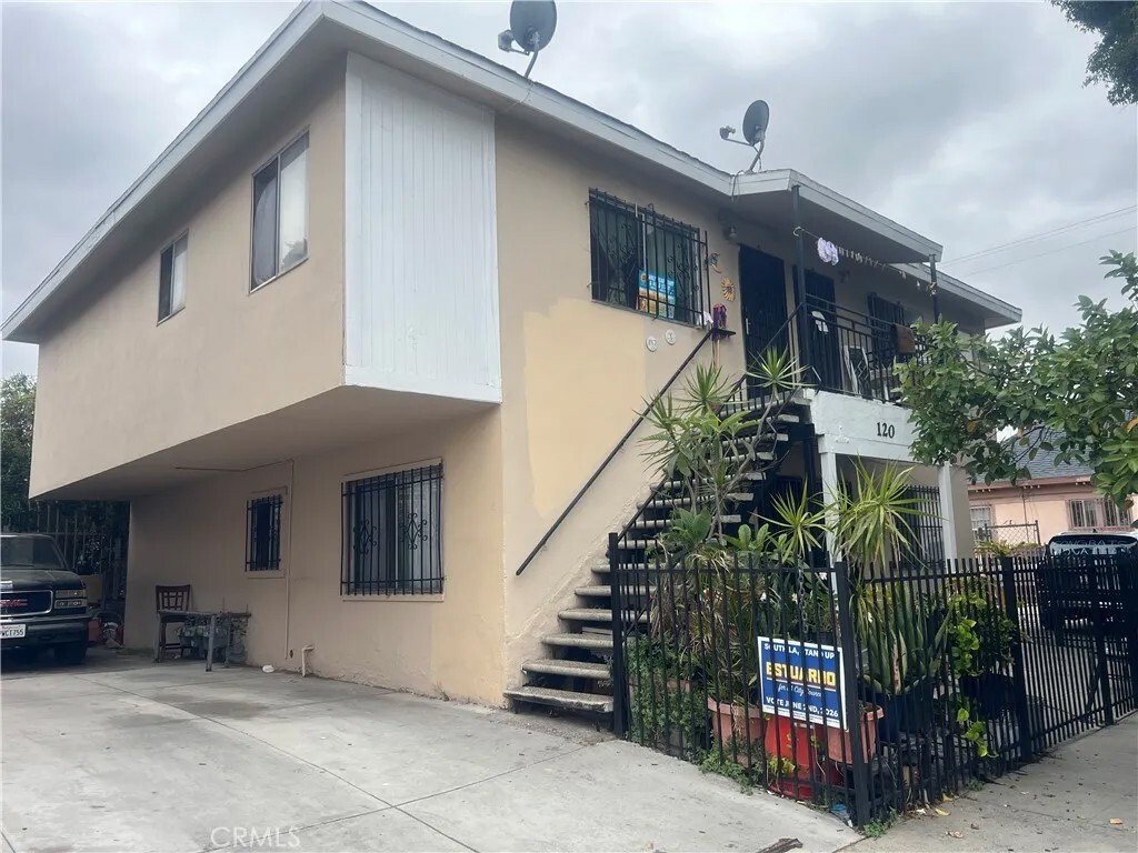 Los Angeles, California, United States 2 - 18264929