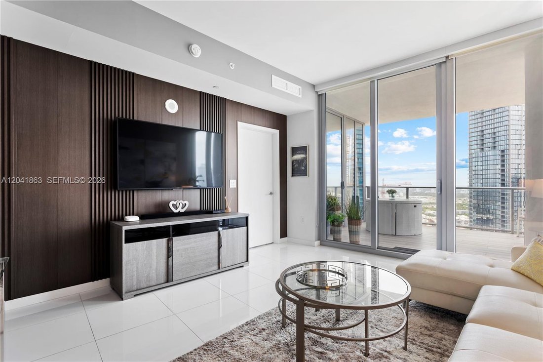 Miami, Florida, United States 2 - 18261698