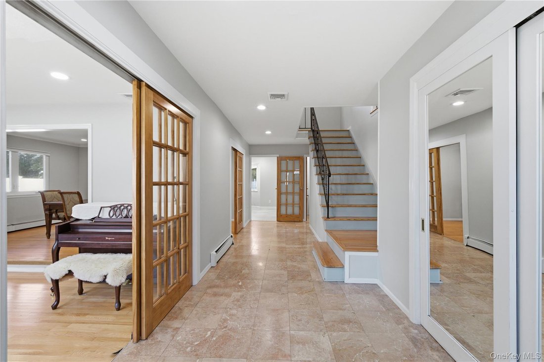 House in Syosset, New York, United States 2 - 18260974
