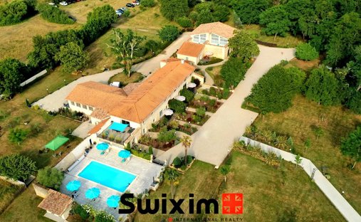 Estate in Saint-Germain-d'Esteuil, Nouvelle-Aquitaine, France 1