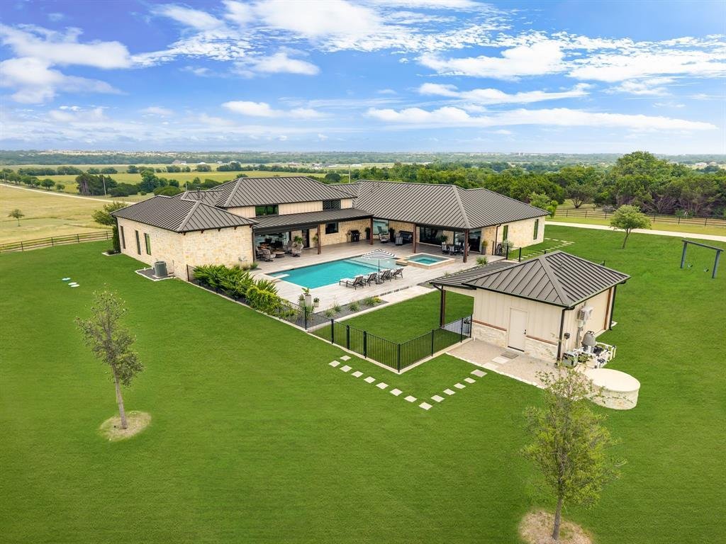 House in Cleburne, Texas, United States 1 - 18265277