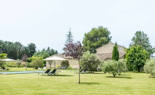 Country House in Robion, Provence-Alpes-Côte d'Azur, France 1