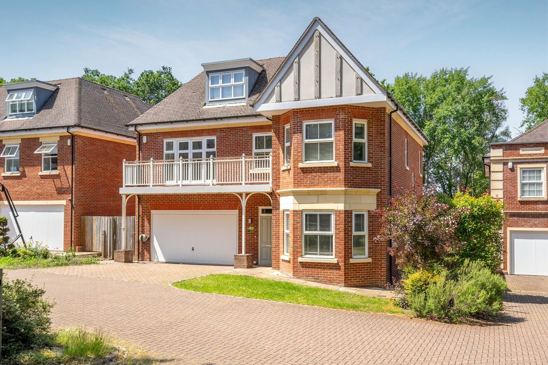 House in Sunninghill, England 1 - 17747144