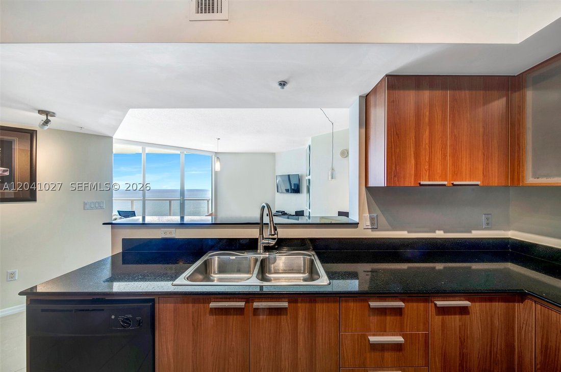 Condo in Sunny Isles Beach, Florida, United States 5 - 18264393
